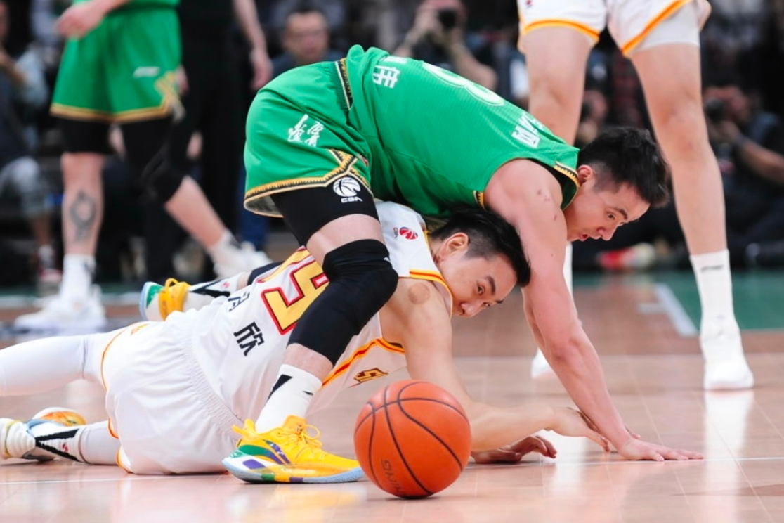 深圳男篮发布备战花絮，赛前篮板制胜，欧冠任务艰巨，年轻球员得到机会的简单介绍